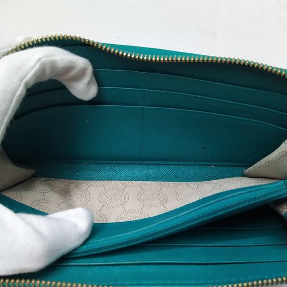 Michael Kors Green Leather Snakeskin Embossed Zip Around Credit Card Wallet - Picture 14 of 16